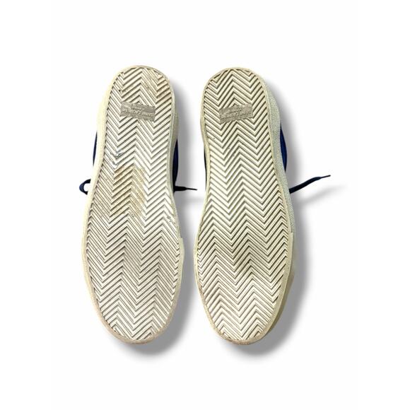 Athletic_Shoes